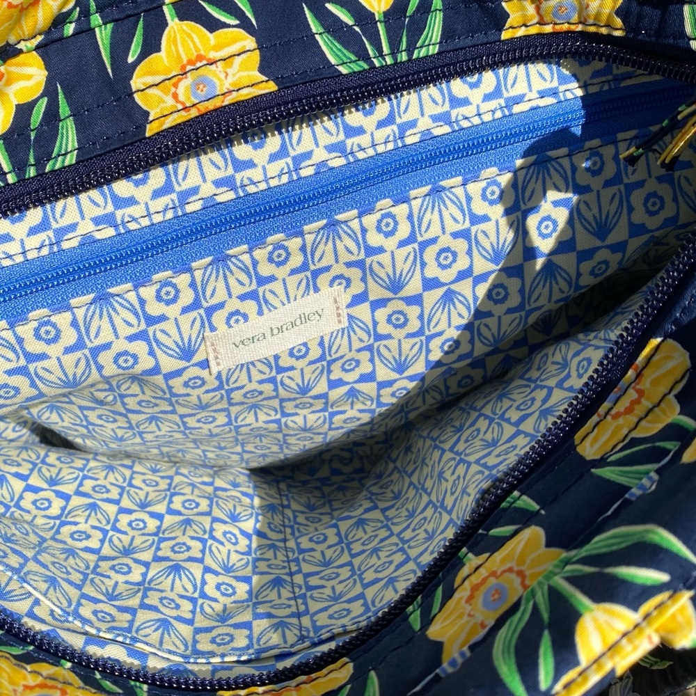 NWT VERA BRADLEY Sm. Original Zip Tote Inside/outside zip pockets. Zip closure - Picture 8 of 8